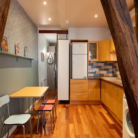 Designer And Stylish Flat In Vibrant Belleville Neighborhood Near The Metro * Parigi